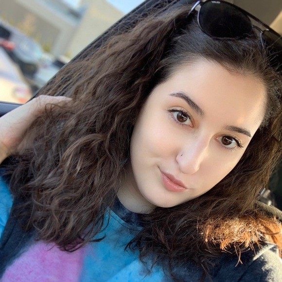 Meet your Posher, Deanna - Picture 1 of 1